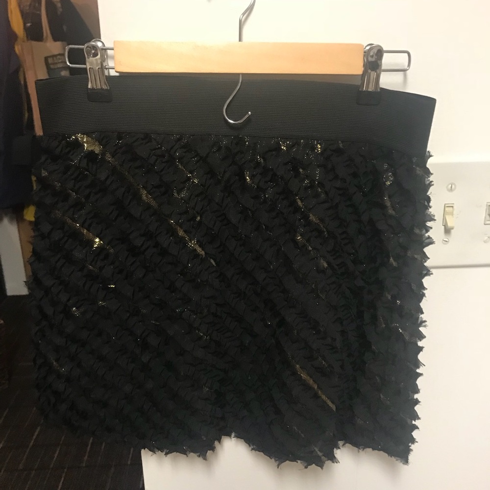 Guess black and gold ruffly skirt never worn